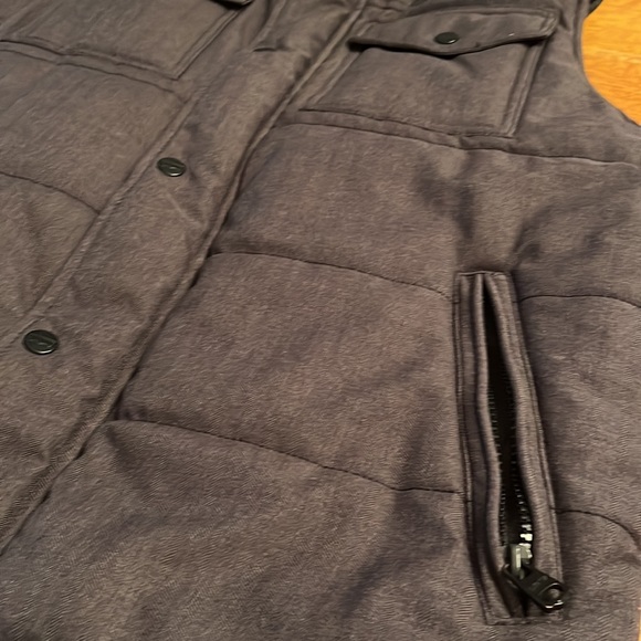 Levi’s Puffer Vest (Size M) - Picture 3 of 12